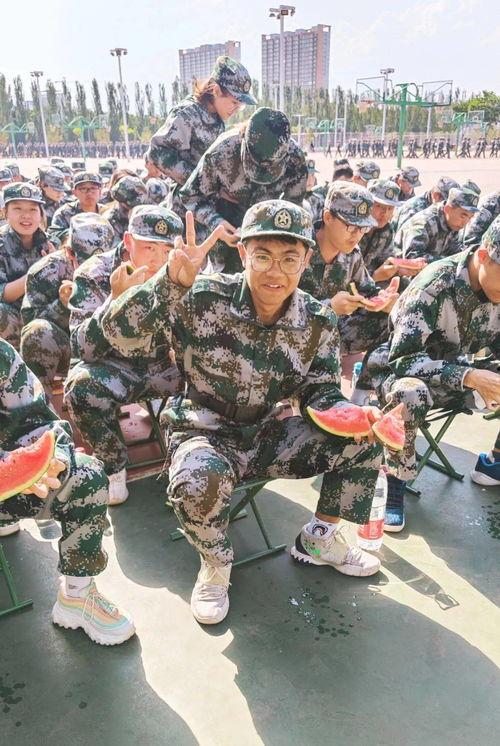 吃瓜爆料军训跳舞视频,揭秘军训跳舞视频背后的故事  第2张
